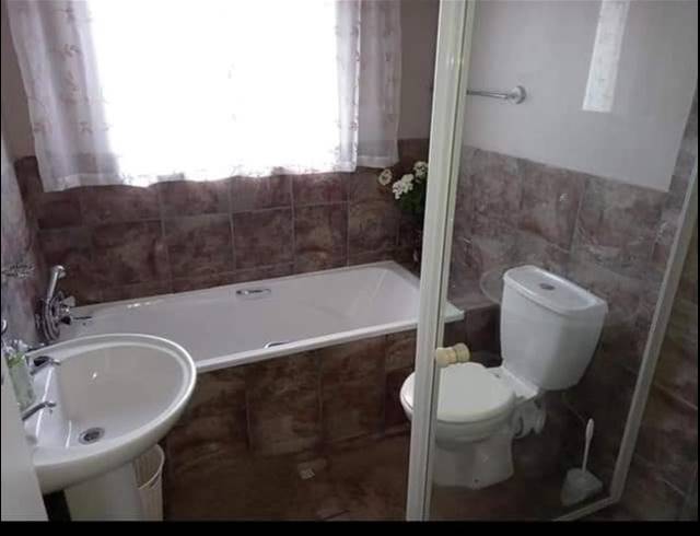 2 BEDROOM FLAT FOR SALE IN VAALPARK